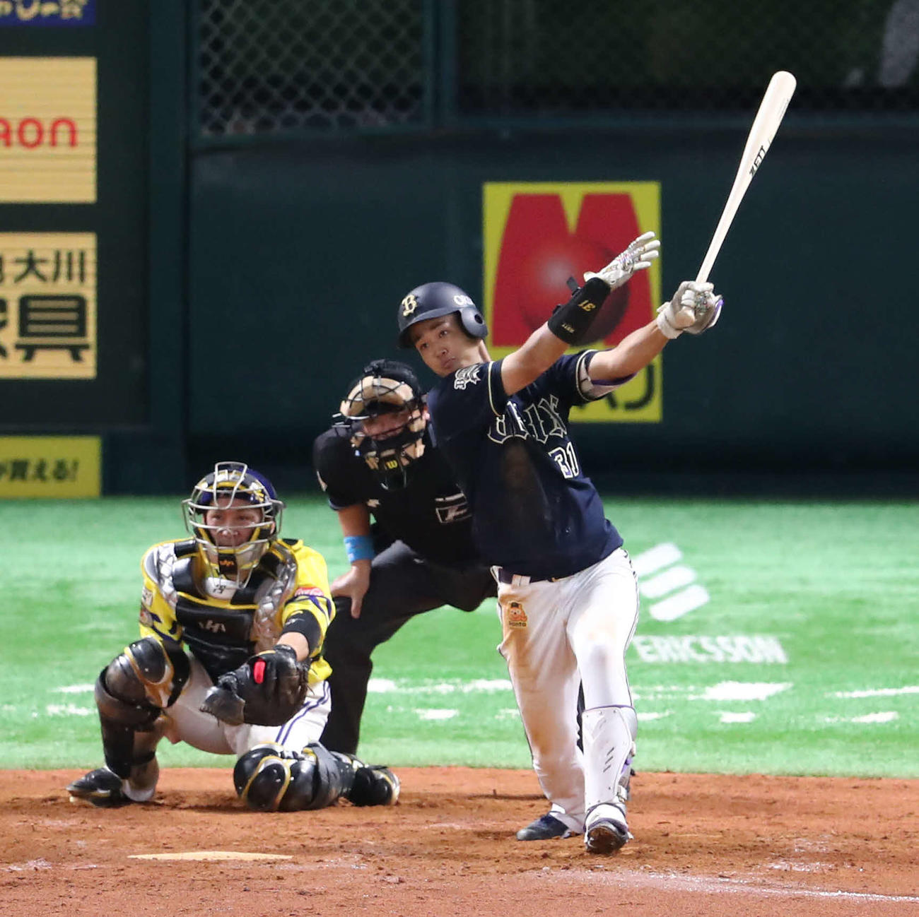 ソフトバンク対オリックス　5回表オリックス2死一塁、太田は右越え二塁打を放つ（撮影・梅根麻紀）