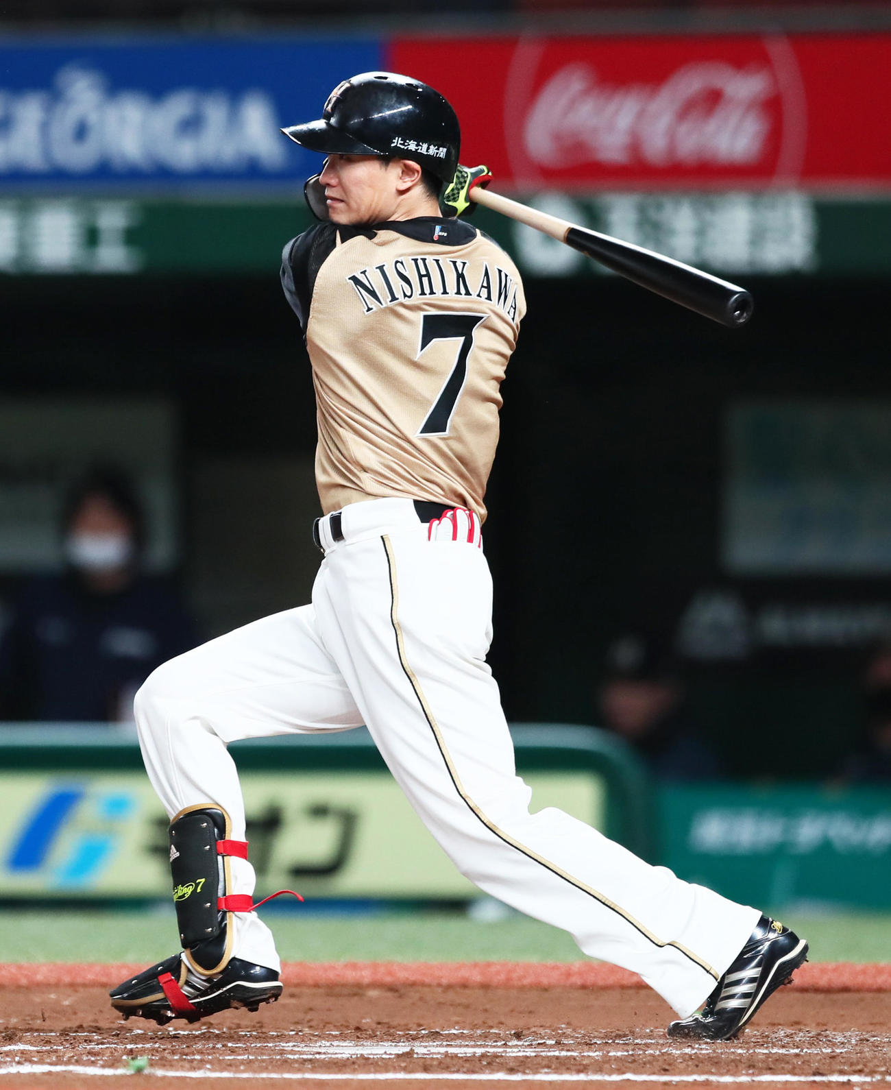 西武対日本ハム　2回表日本ハム1死満塁、西川は中犠飛を放つ（撮影・足立雅史）