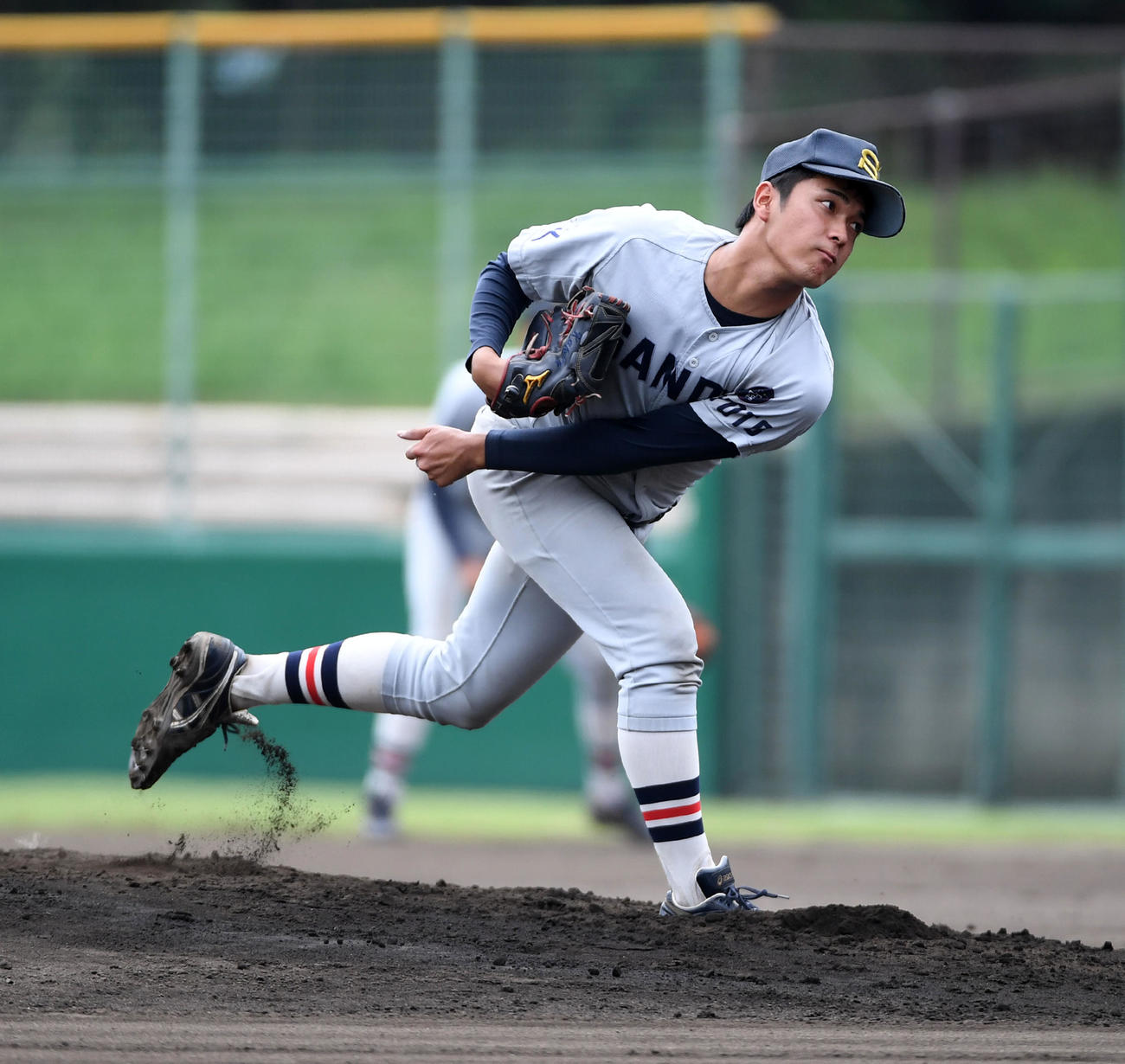 大商大対京産大　大商大打線を8回途中まで1失点の抑えた京産大・藤本（撮影・前岡正明）