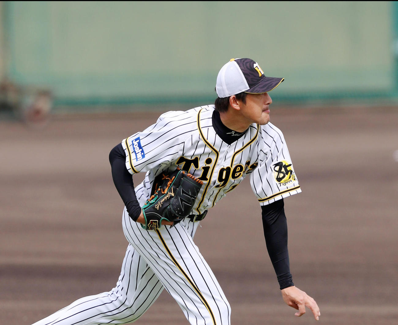 外野でキャッチボールする能見（撮影・加藤哉）