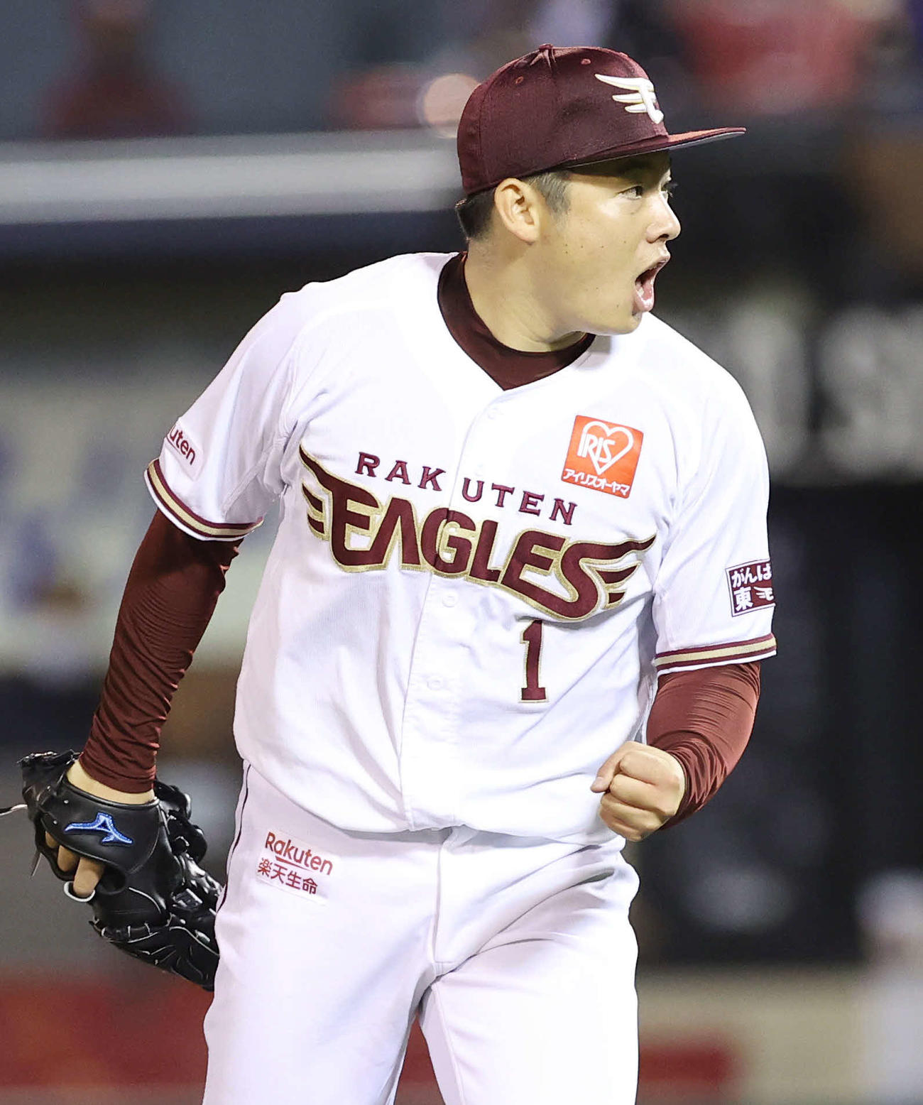 楽天対ロッテ　5回表ロッテ2死満塁、井上晴哉を三振に仕留め雄たけびを上げる松井（撮影・垰建太）