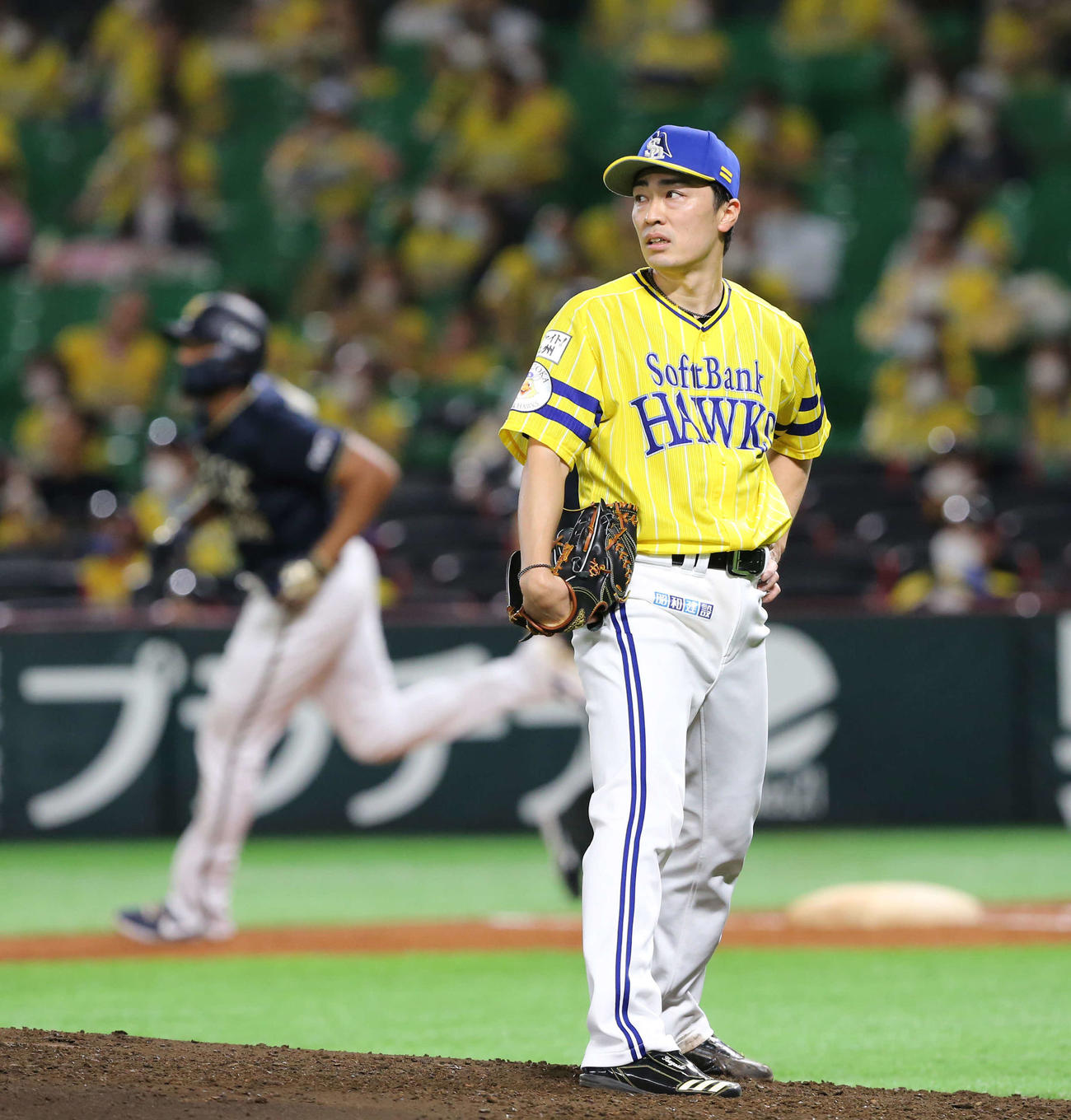 ソフトバンク対オリックス　4回表オリックス1死、ロドリゲスに左越え本塁打を浴びた和田（撮影・菊川光一）