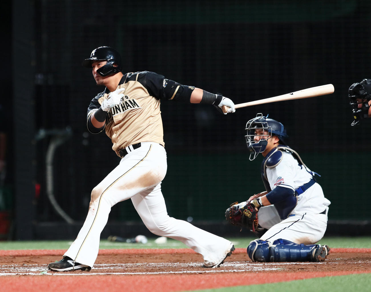 西武対日本ハム　7回表日本ハム1死一、三塁、中田は左前適時打を放つ（撮影・足立雅史）
