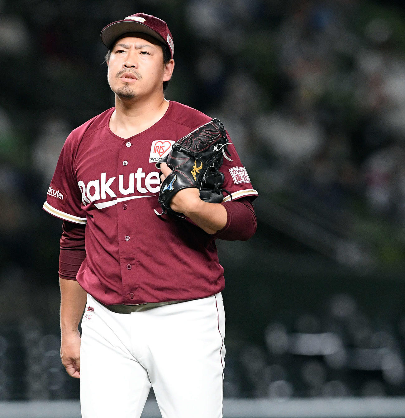 西武対楽天　7回裏に勝ち越しを許した楽天牧田は険しい表情で引き揚げる（撮影・滝沢徹郎）