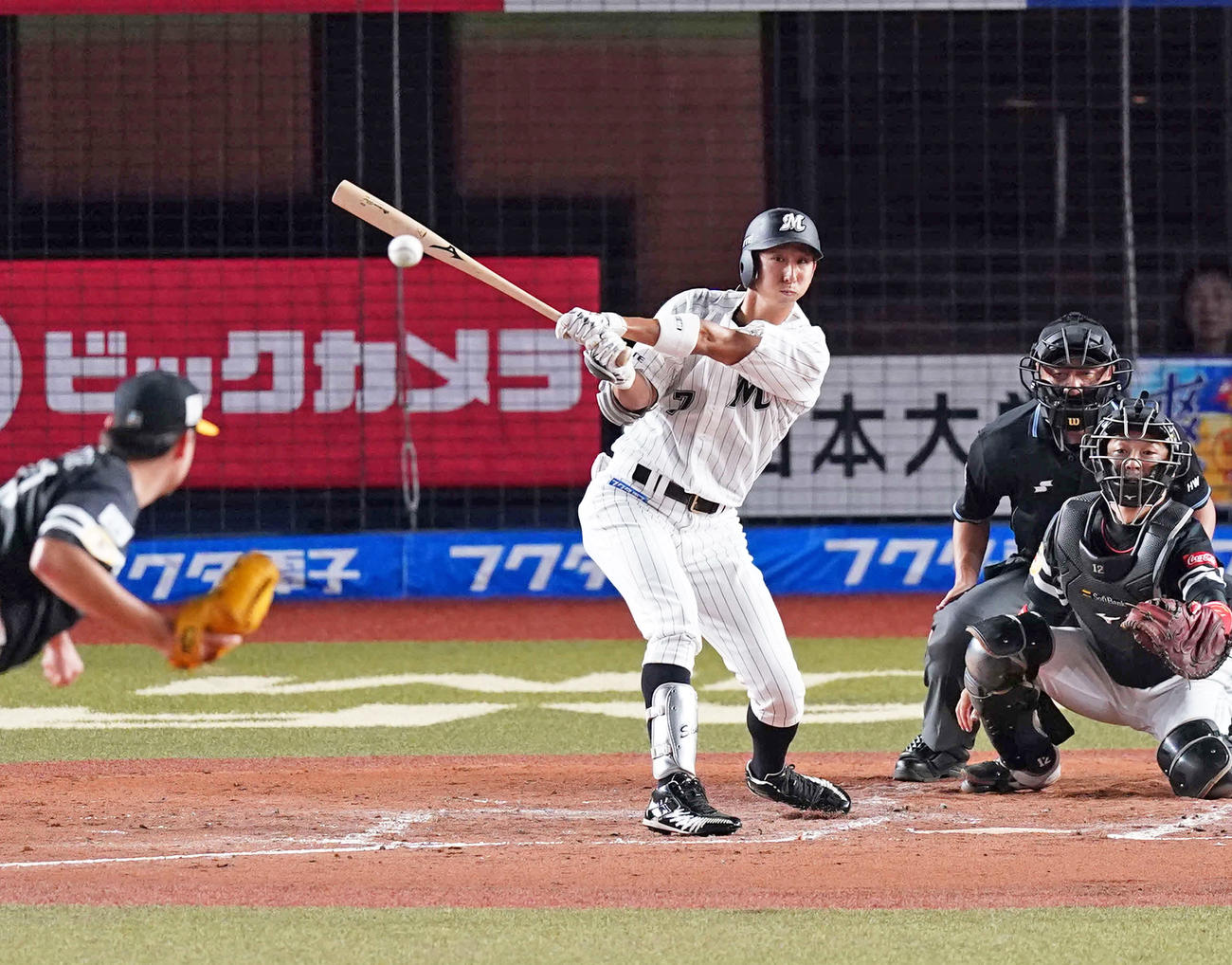 2回裏ロッテ2死二、三塁、中2点適時打を放つ福田秀（撮影・鈴木みどり）