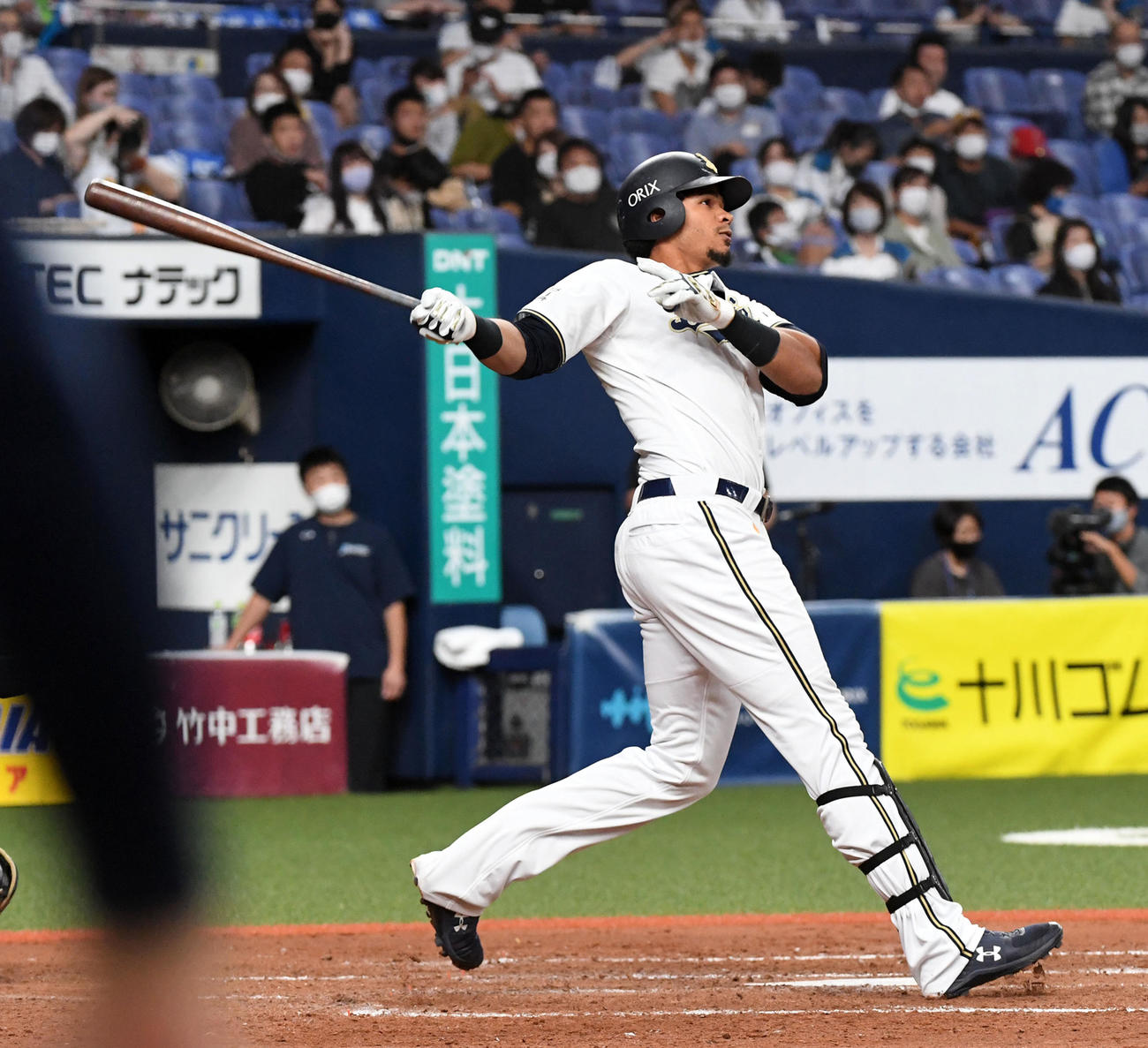 オリックス対日本ハム　4回裏オリックス1死満塁、モヤは右越え満塁本塁打を放つ（撮影・前岡正明）