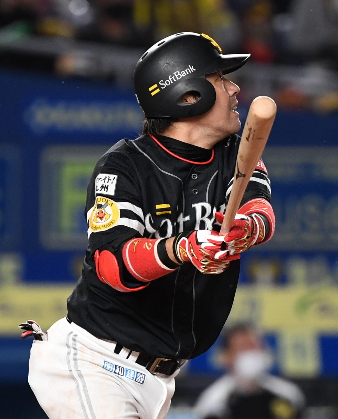 ロッテ対ソフトバンク　7回表ソフトバンク1死一、二塁、中越え2点適時二塁打を放つ高谷（撮影・横山健太）