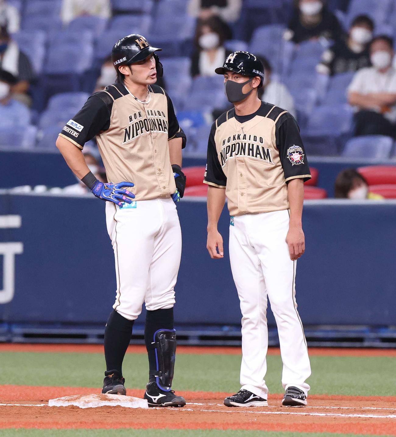 オリックス対日本ハム　8回表日本ハム1死、大田は三内野安打を放つ（撮影・佐藤翔太）