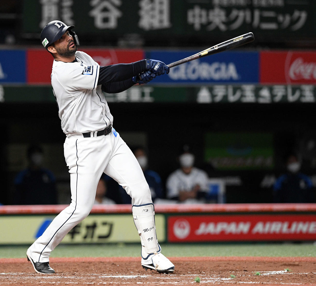 西武対楽天　5回裏西武2死一、三塁、メヒアは逆転の右2点適時打を放つ（撮影・滝沢徹郎）