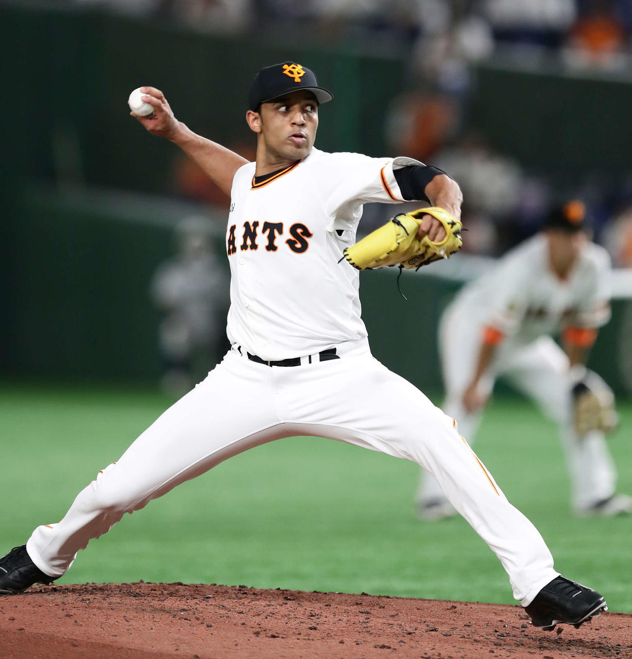 巨人対中日　力投する巨人先発のサンチェス（撮影・丹羽敏通）
