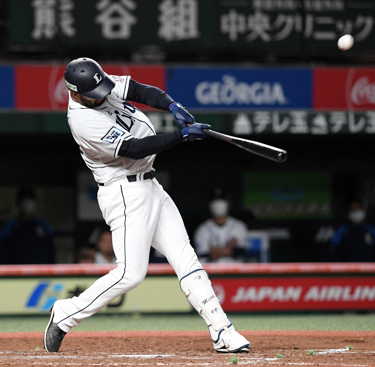 西武対楽天　5回裏西武2死一、三塁、メヒアは逆転の右2点適時打を放つ（撮影・滝沢徹郎）