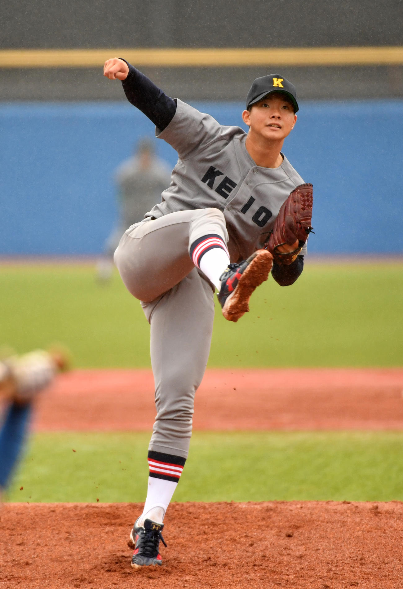 東大対慶大　先発した慶大・木沢（撮影・柴田隆二）