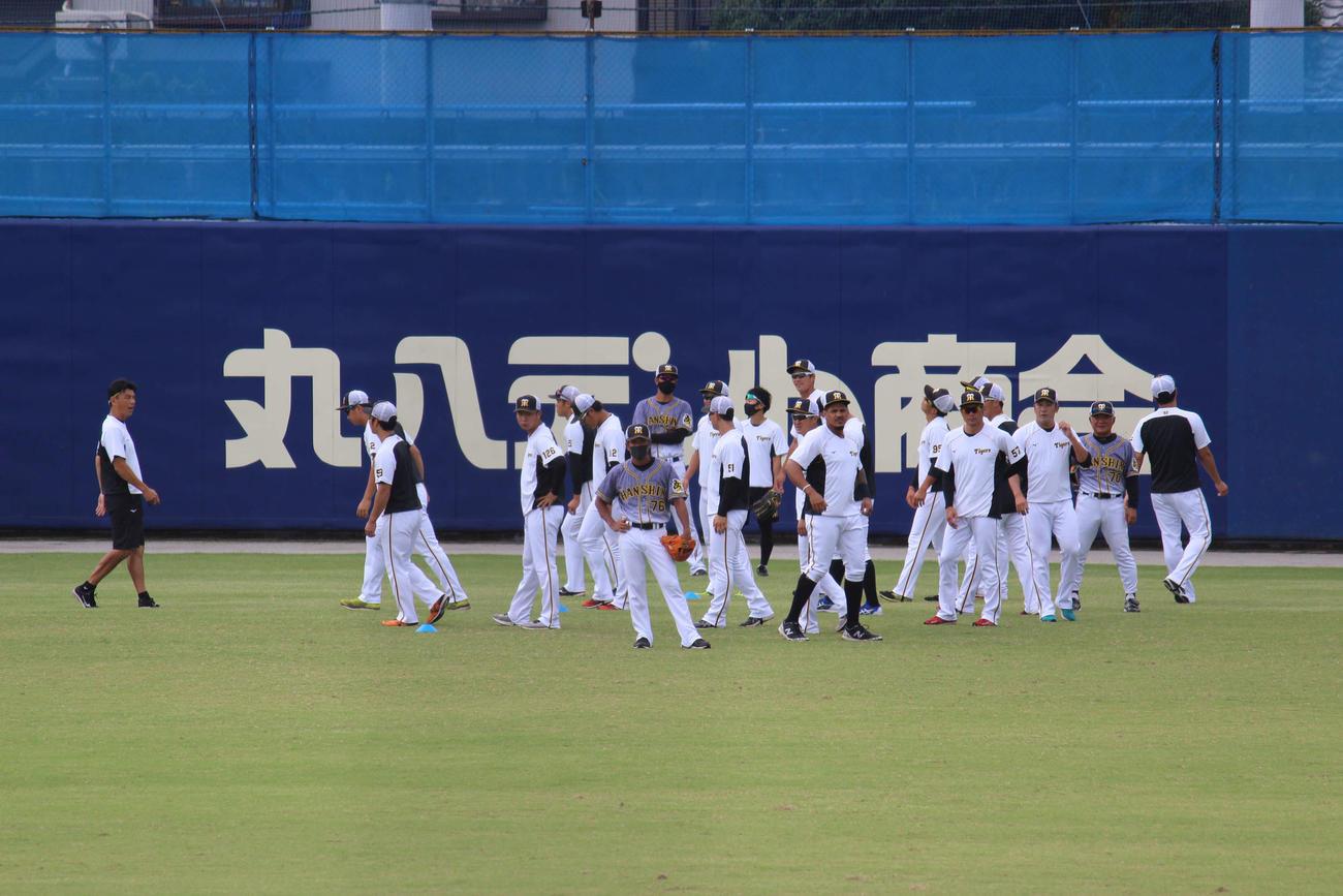 阪神2軍は新型コロナウイルス集団感染の影響を受け、選手17人でウエスタン・リーグ中日戦に臨む（撮影・佐井陽介）