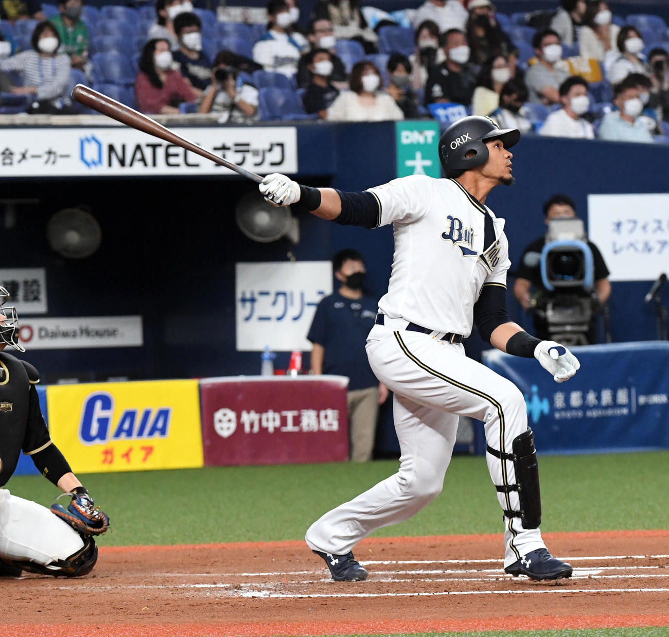 オリックス対日本ハム13回戦　6回裏オリックス2死、スティーブン・モヤは中越え本塁打を放つ（撮影・前岡正明）