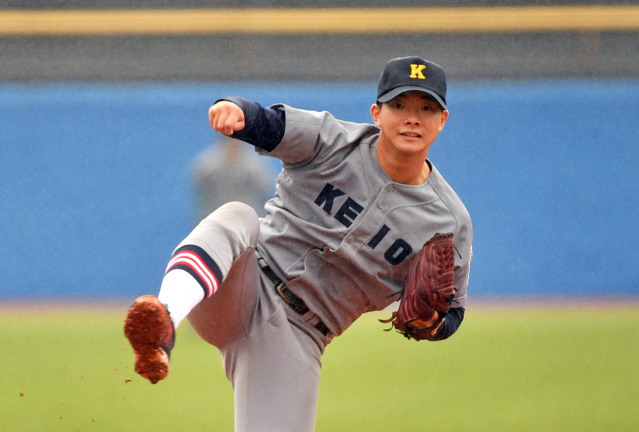 東大対慶大　6回無失点と好投の慶大・木沢（撮影・柴田隆二）