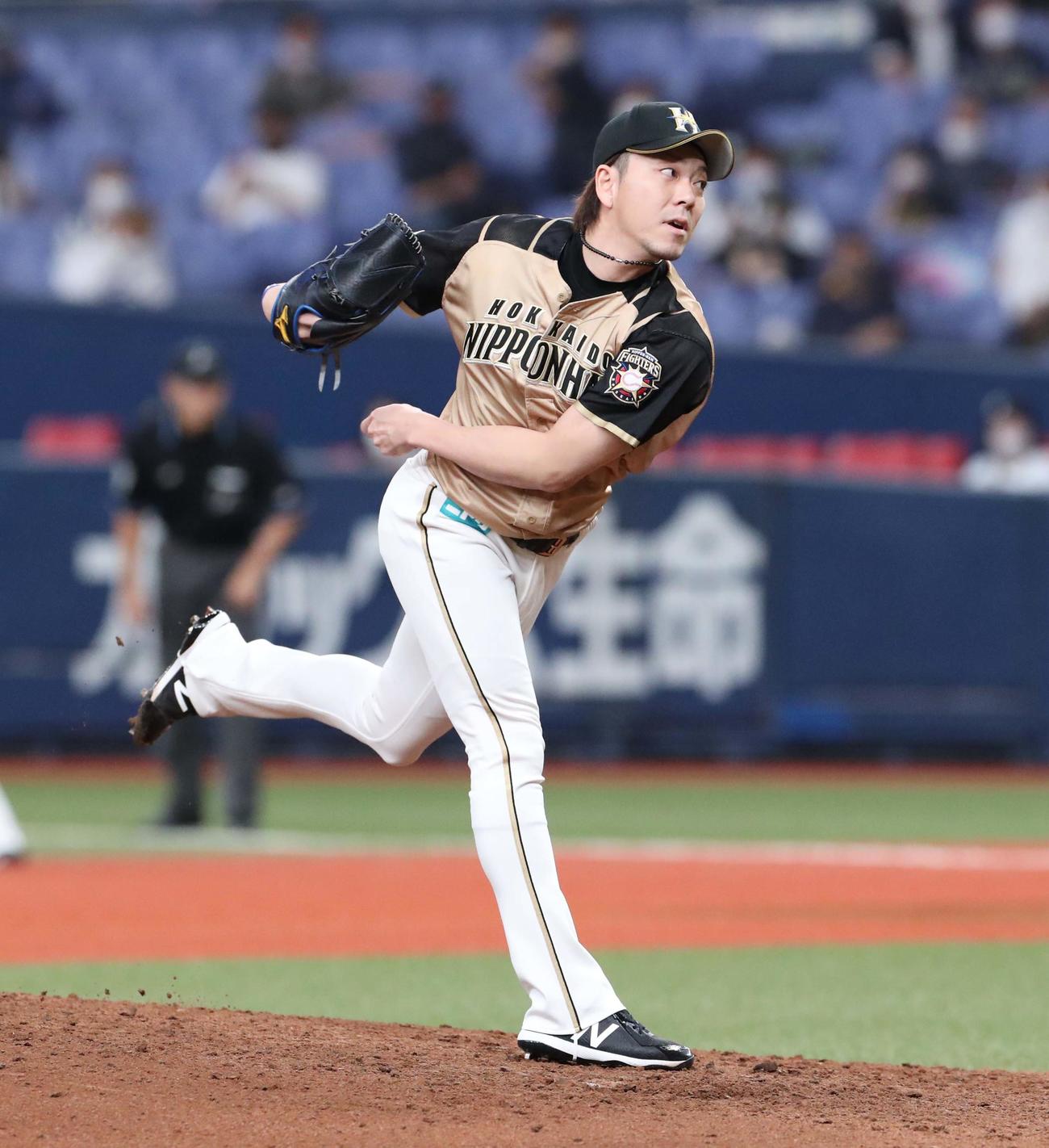 オリックス対日本ハム　9回から登板する日本ハム宮西（撮影・佐藤翔太）