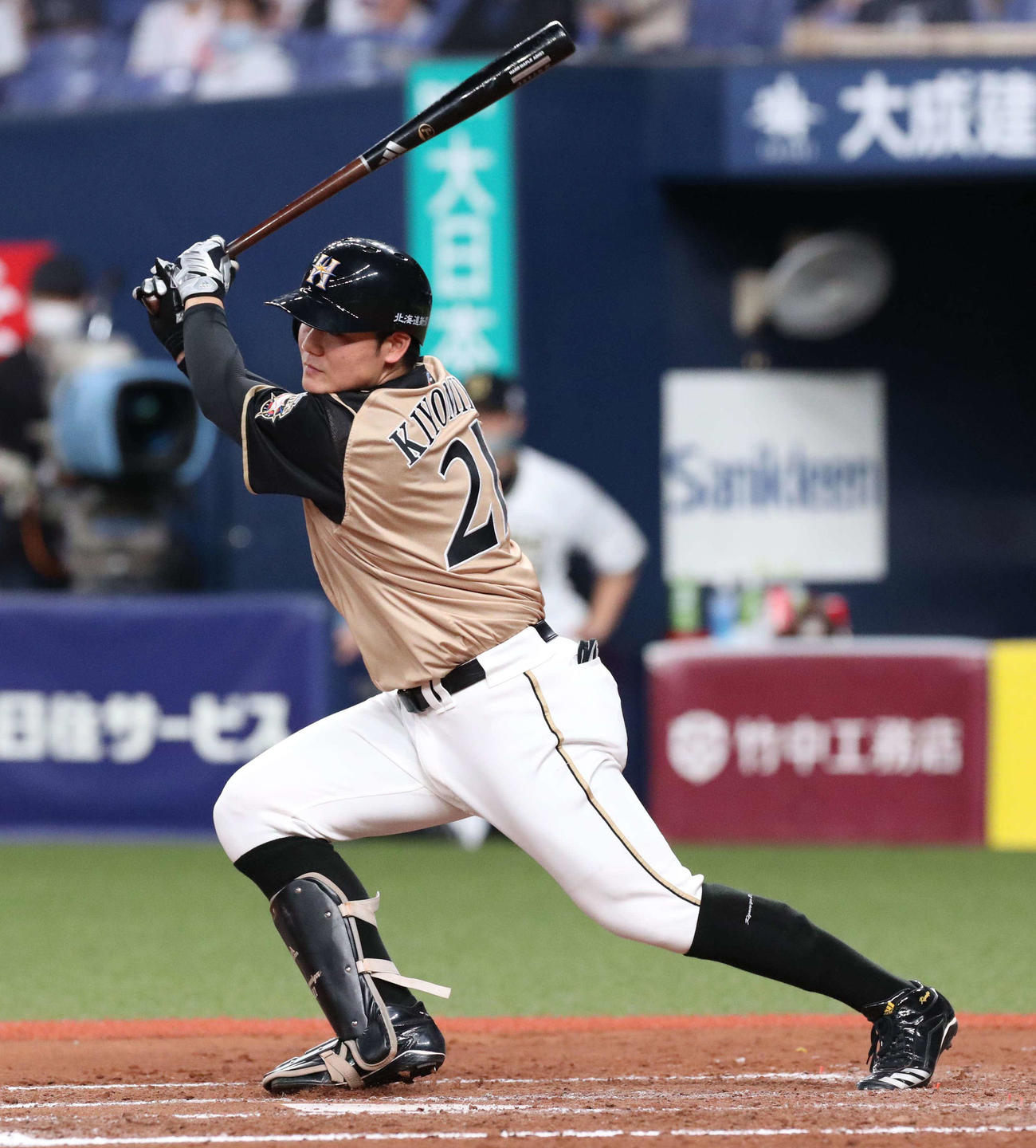 オリックス対日本ハム　9回表日本ハム1死満塁、清宮は走者一掃となる適時二塁打を放つ（撮影・佐藤翔太）
