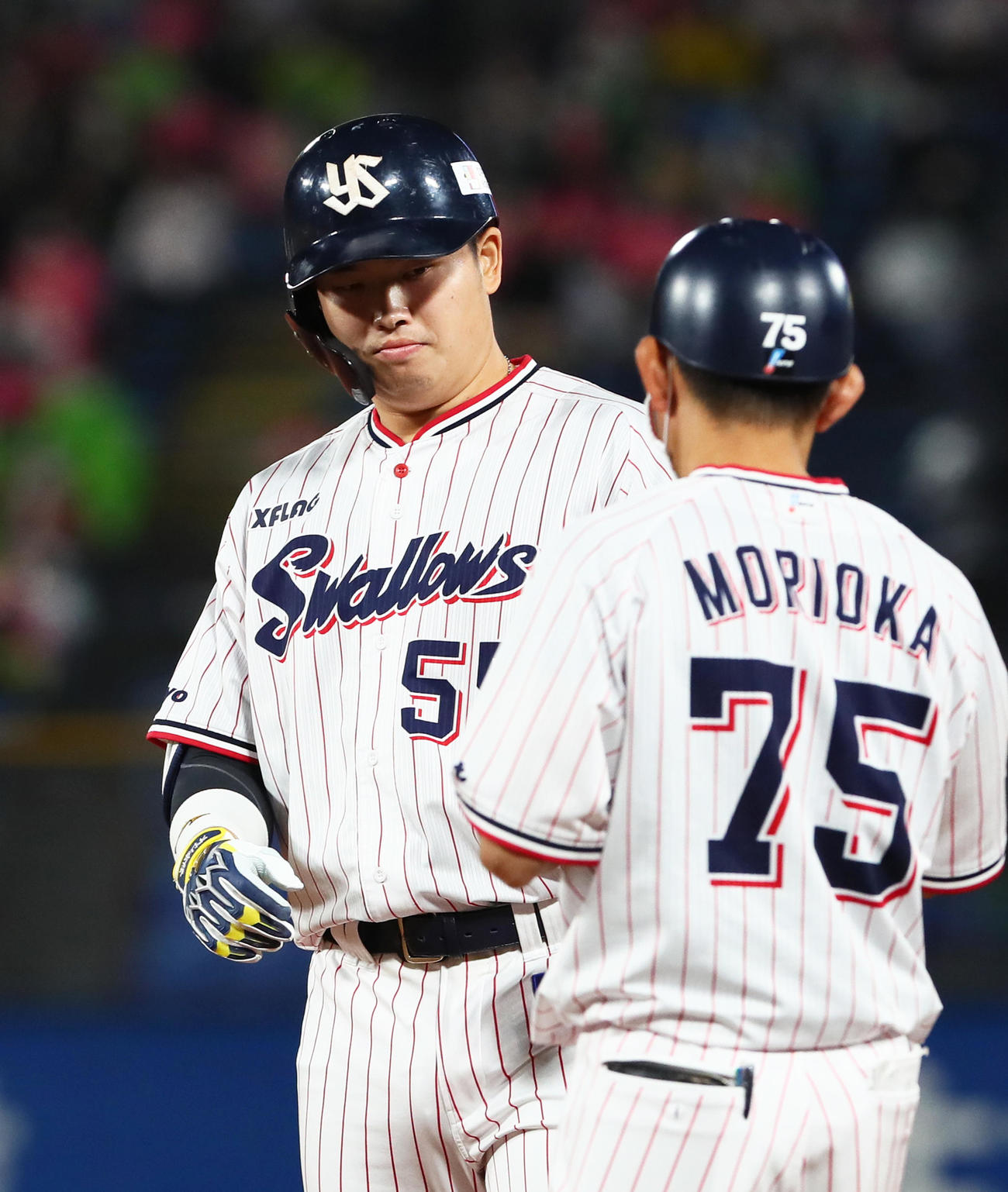 ヤクルト対阪神　1回裏ヤクルト無死満塁、村上は右前適時打を放つ（撮影・足立雅史）