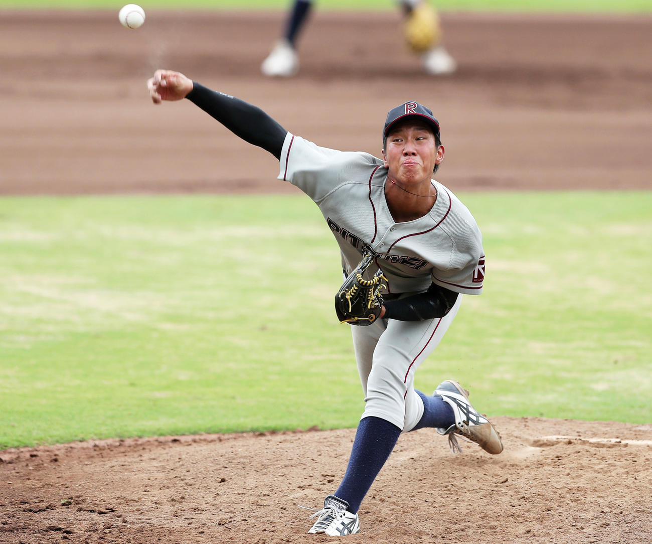先発し力投する立命大・有村（撮影・前田充）