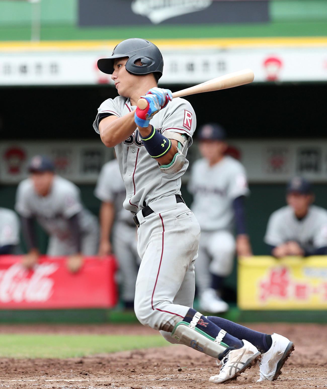 3回裏立命大1死一、二塁、左前適時打を放つ栄枝（撮影・前田充）