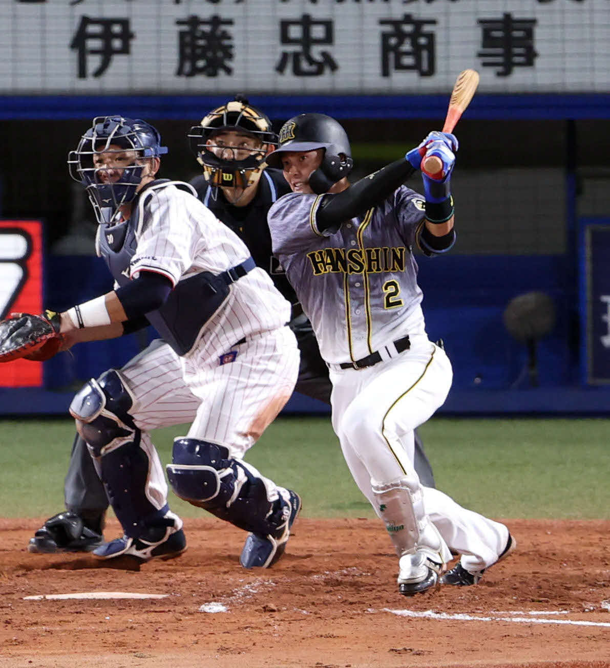 ヤクルト対阪神　3回表阪神1死一塁、右前打を放つ北條。投手スアレス（撮影・狩俣裕三）