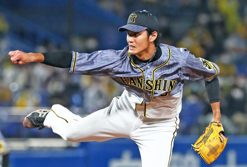ヤクルト対阪神　8回から3番手で登板する阪神藤浪（撮影・足立雅史）