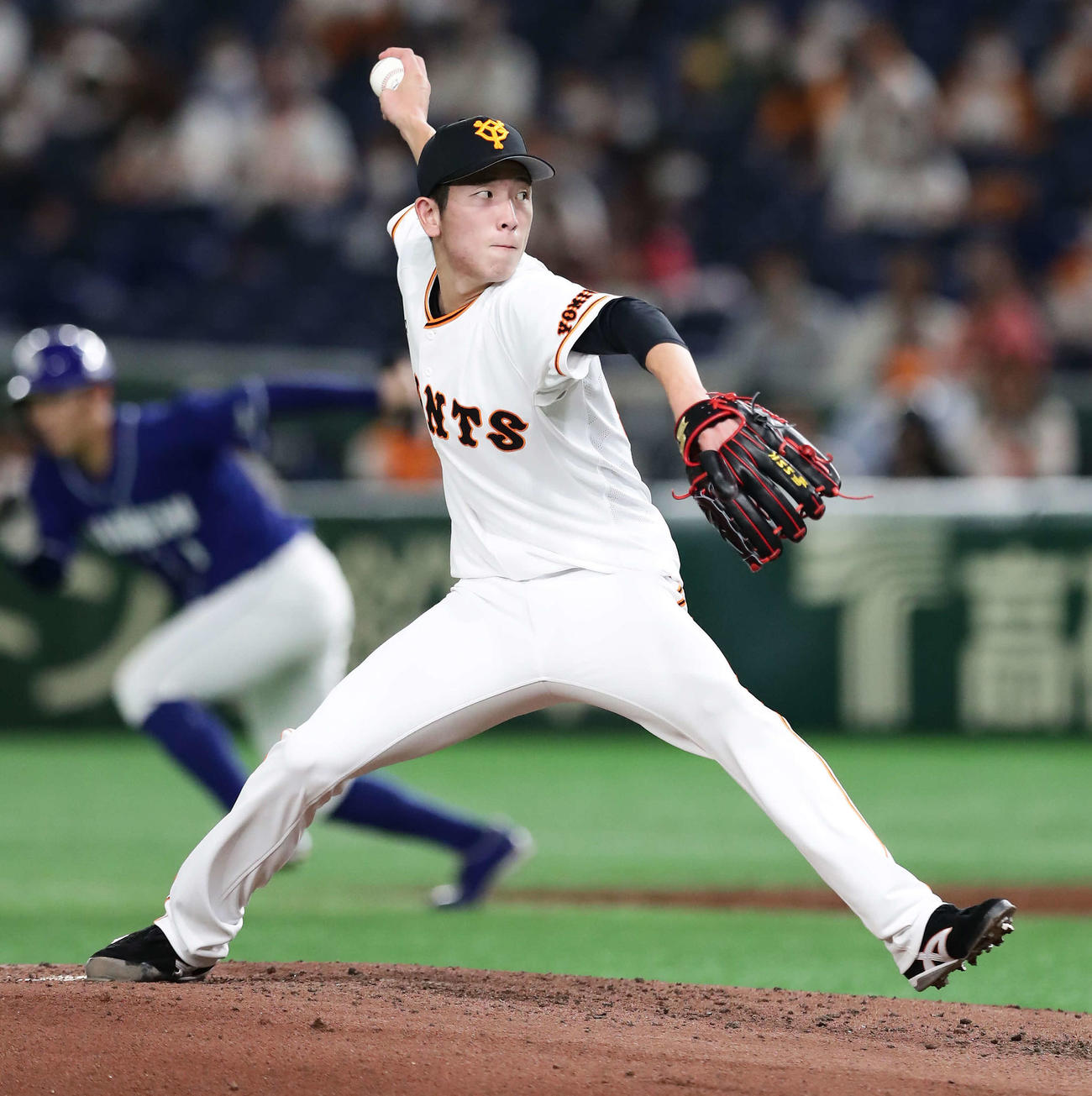 巨人対中日　力投する巨人先発の戸郷（撮影・丹羽敏通）