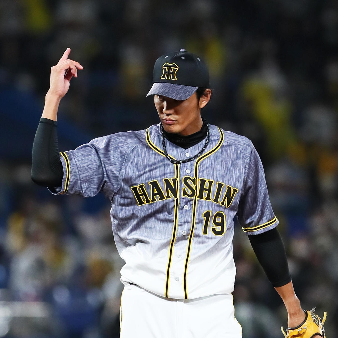 ヤクルト対阪神　8回スイングをアピールする阪神藤浪（撮影・足立雅史）