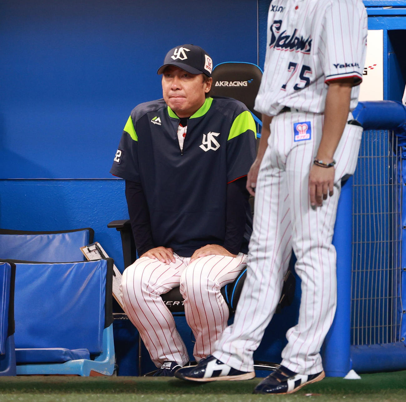 ヤクルト対阪神　7回、ベンチで厳しい顔をみせる高津臣吾監督（撮影・清水貴仁）