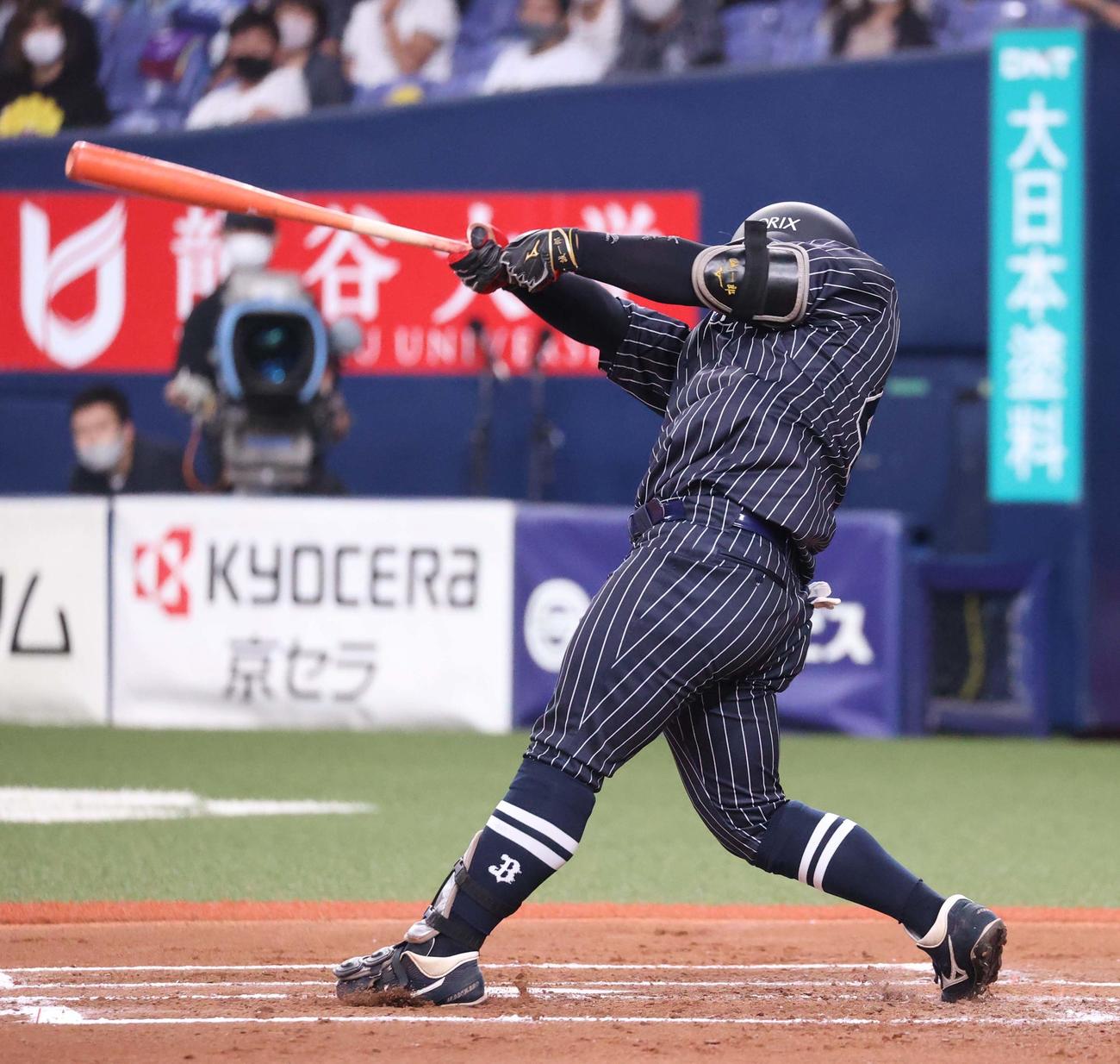 オリックス対日本ハム　6回裏オリックス2死一、二塁、大下は適時二塁打を放つ（撮影・佐藤翔太）