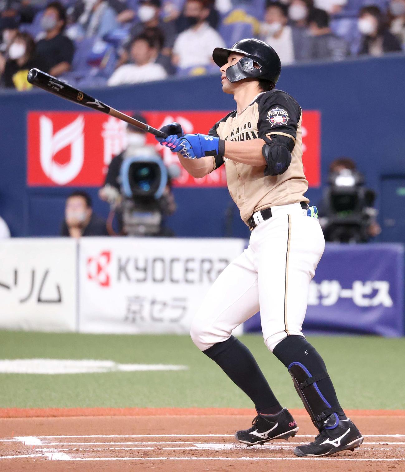 オリックス対日本ハム　6回表日本ハム1死一塁、大田は左越え2点本塁打を放つ（撮影・佐藤翔太）