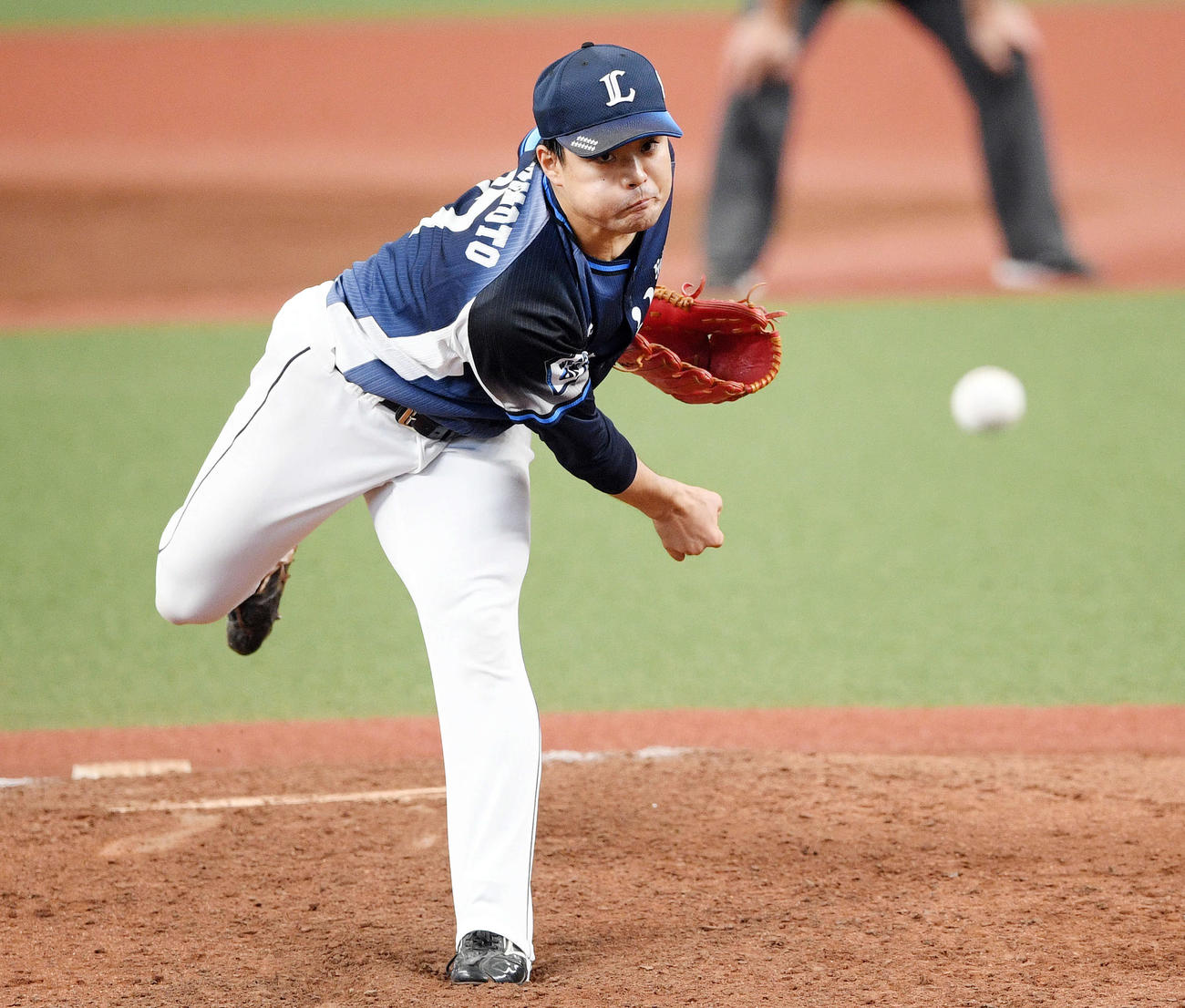 西武対楽天　5回表、力投を続ける西武先発の松本（撮影・滝沢徹郎）