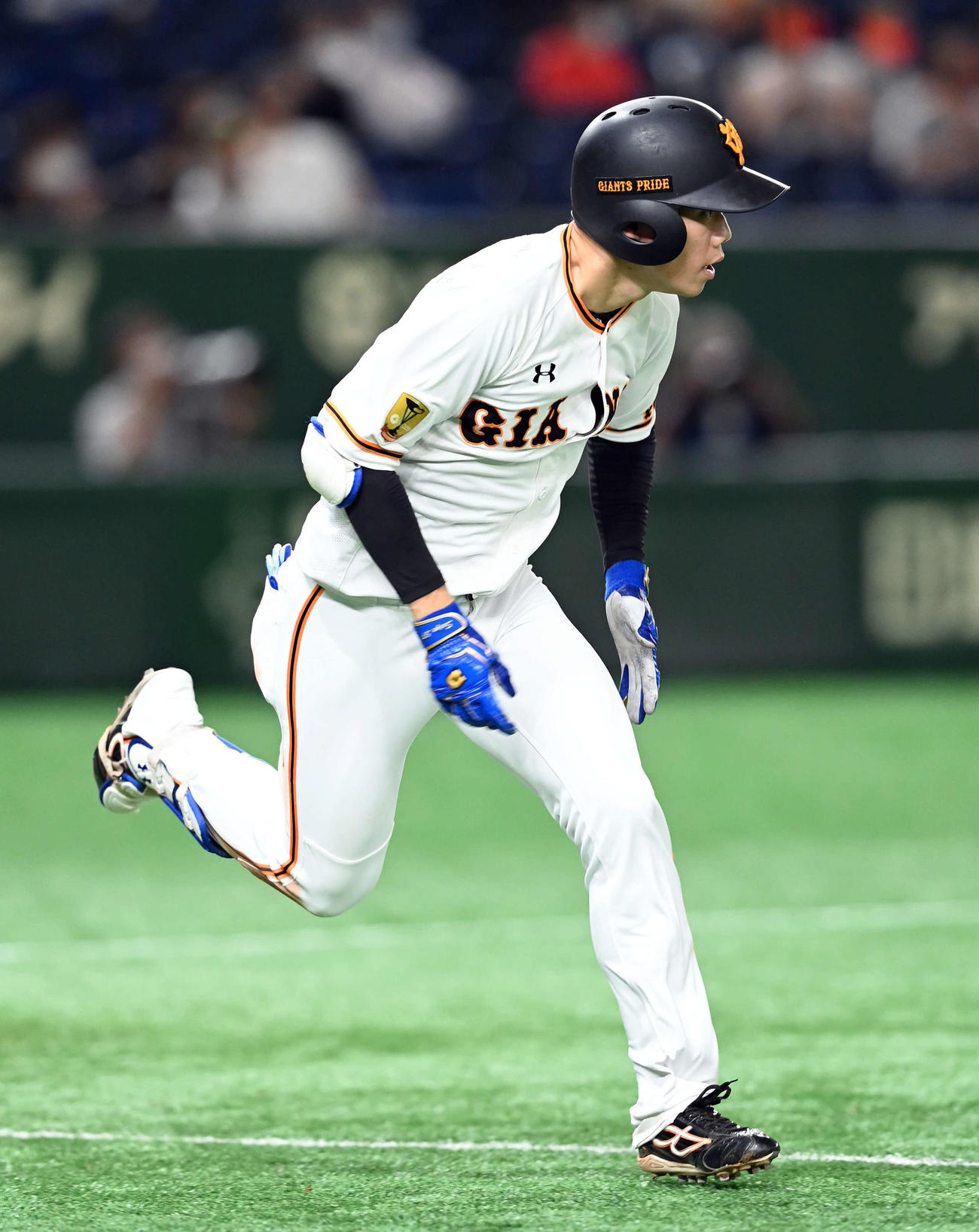 巨人対中日　5回裏巨人2死、中前安打を放った松原（撮影・たえ見朱実）