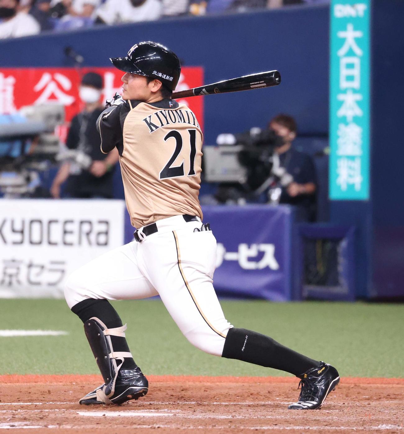 オリックス対日本ハム　9回表日本ハム1死一塁、清宮は右越え2点本塁打を放つ（撮影・佐藤翔太）