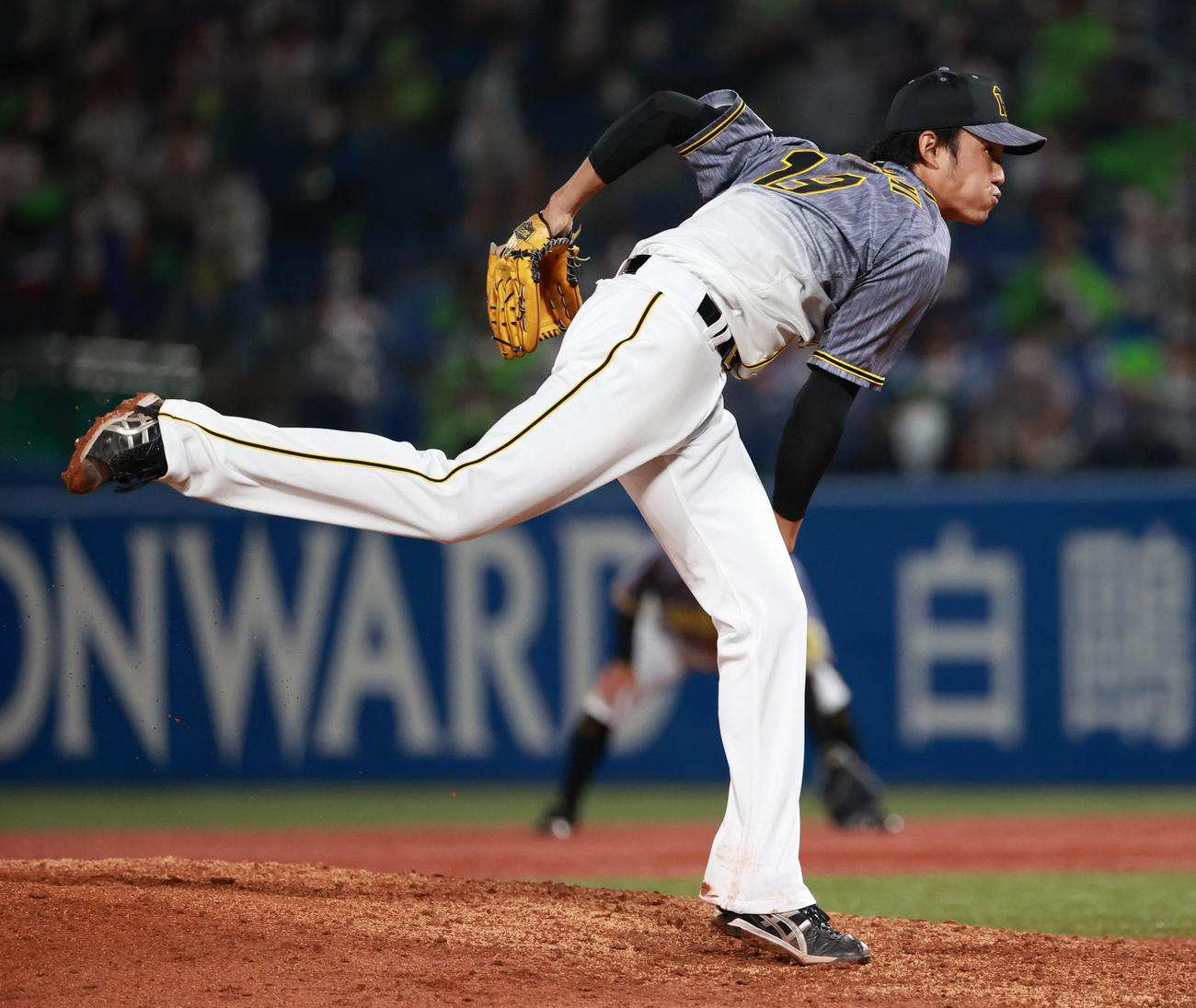 8回、前日26日に続き中継ぎ登板する藤浪晋太郎（撮影・清水貴仁）