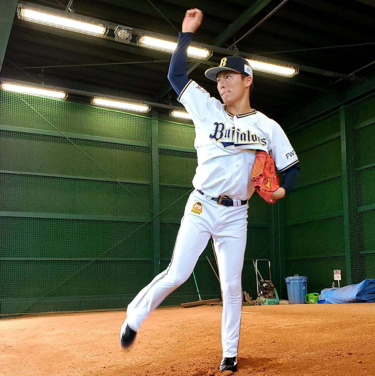 先発登板を翌日に控え、大阪・舞洲の球団施設で練習に励むオリックス山本由伸投手（球団提供）
