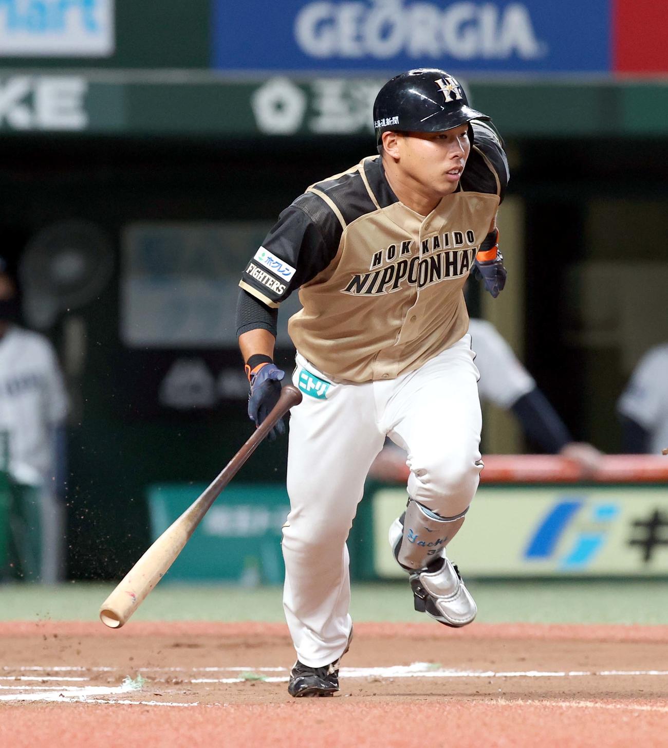 プロ初安打となる右前打を放つ樋口龍之介（2020年9月23日撮影）