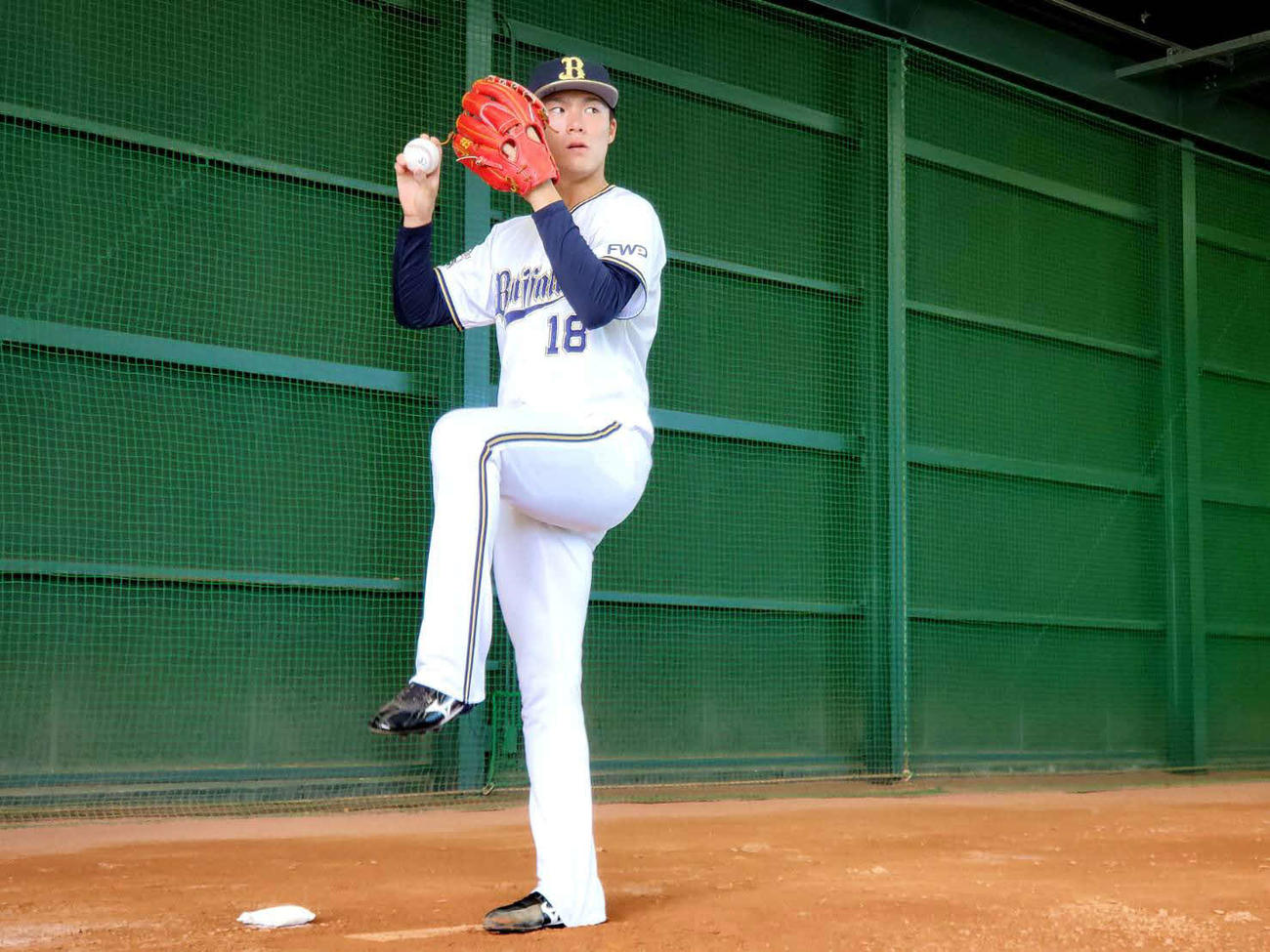 先発登板を翌日に控え、大阪・舞洲の球団施設で練習に励むオリックス山本由伸投手（球団提供）
