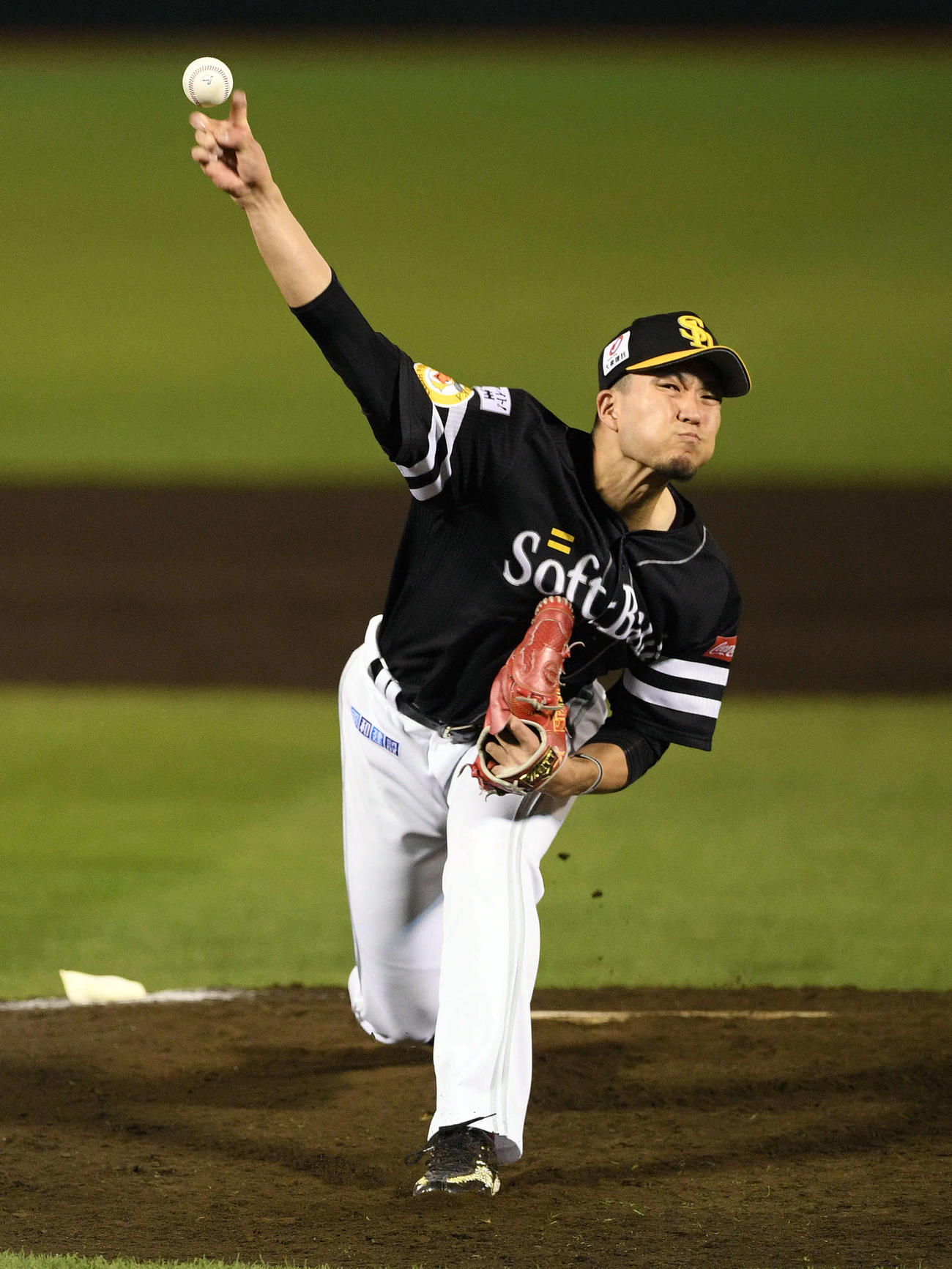 楽天対ソフトバンク　先発で力投するソフトバンク千賀（撮影・滝沢徹郎）