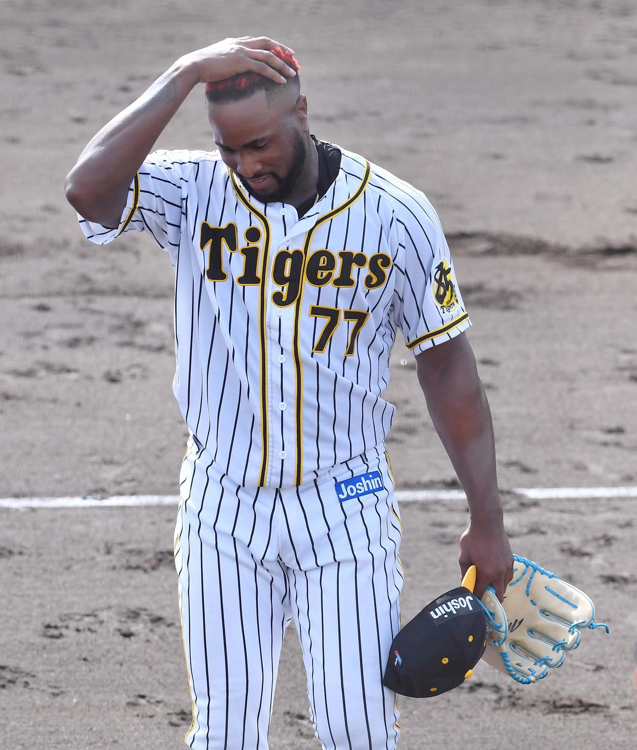 ウエスタン・リーグ　阪神対オリックス　7回5失点で降板するガルシア（撮影・上田博志）