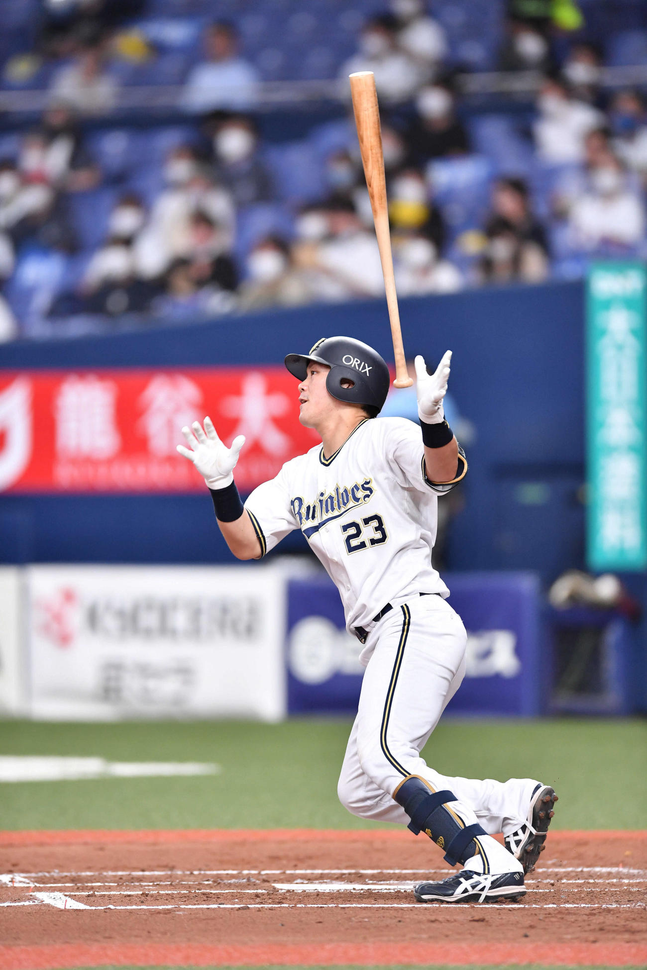 オリックス対西武　2回裏オリックス1死、伏見寅威は左越え本塁打を放つ（撮影・岩下翔太）