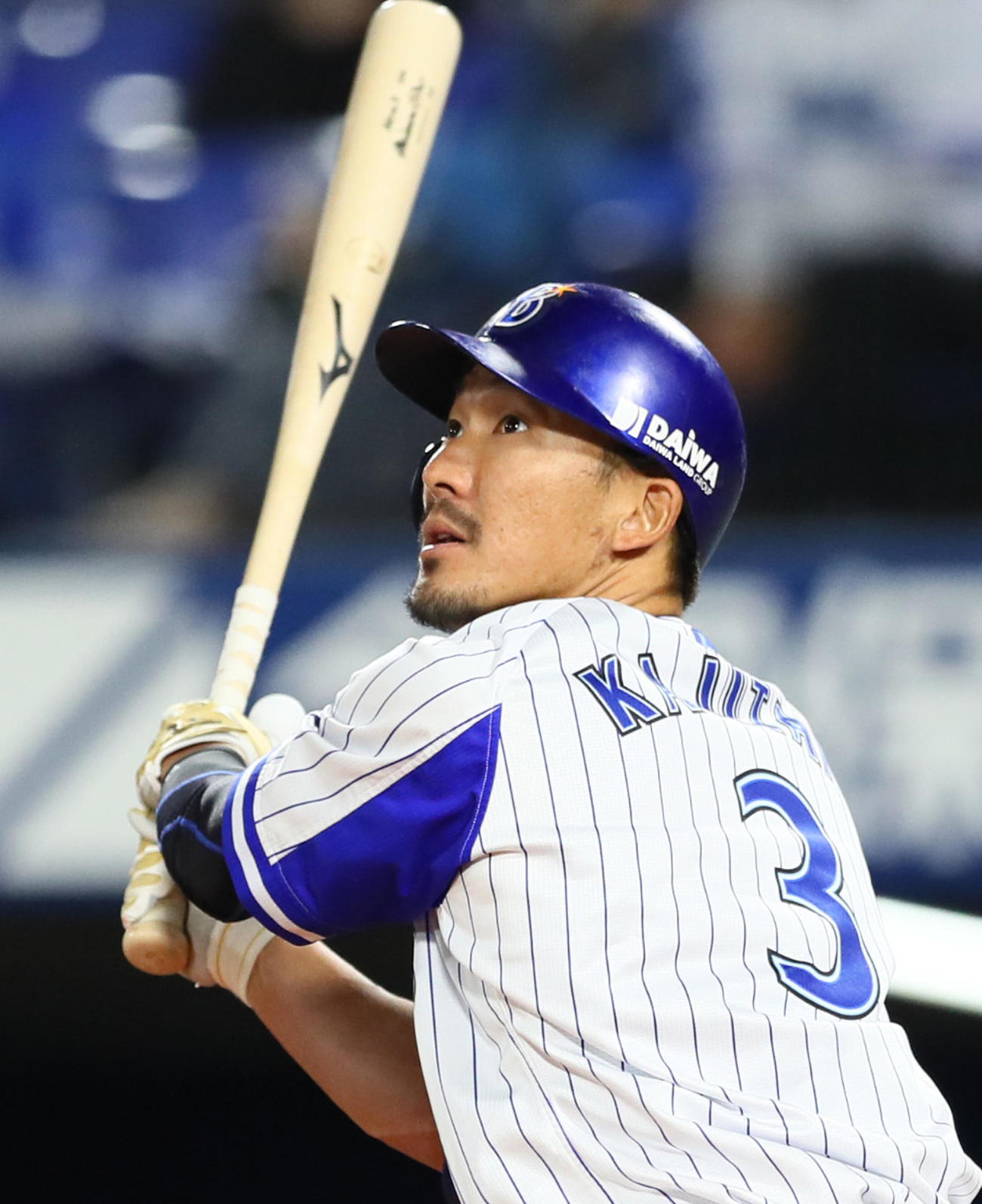DeNA対ヤクルト　4回裏DeNA2死、左越え本塁打を放つ梶谷（撮影・足立雅史）