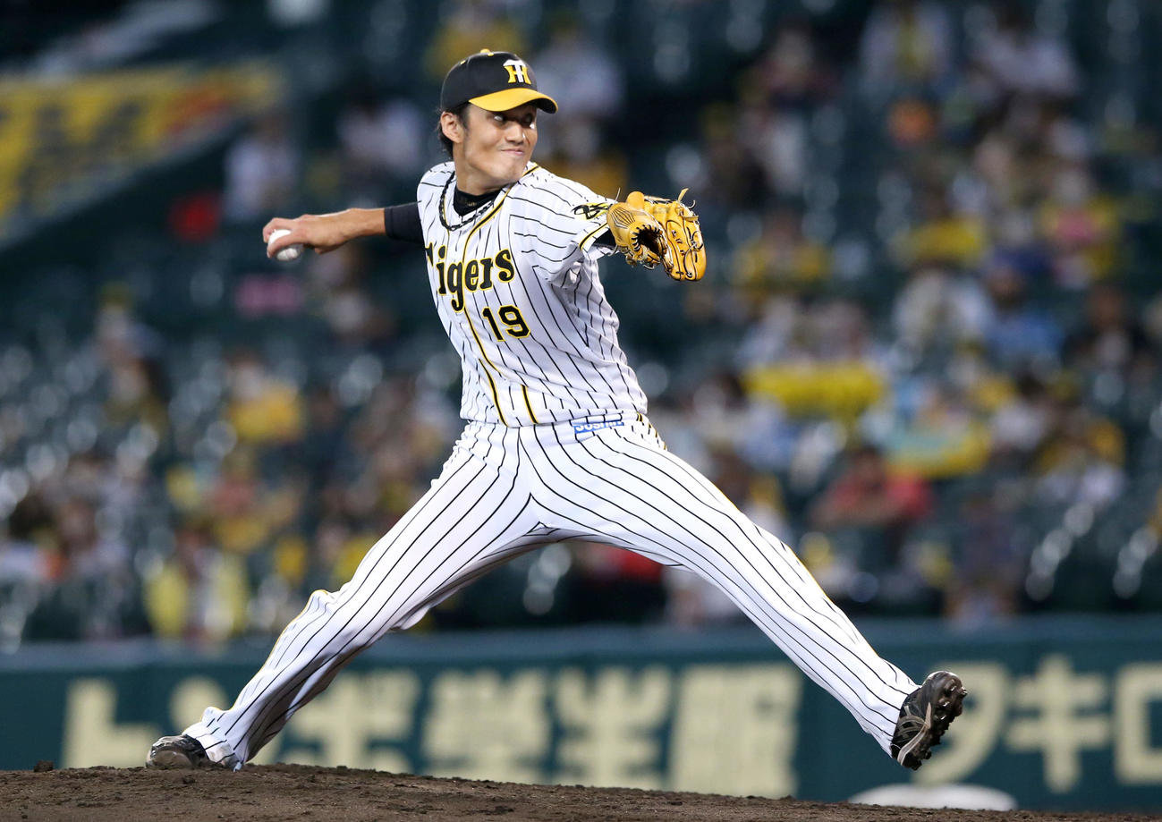 阪神対中日　8回、阪神3番手で登板する藤浪（撮影・上山淳一）