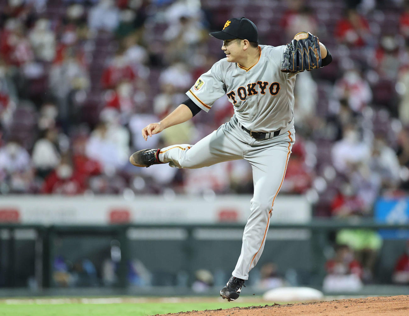 広島対巨人　力投する巨人先発の菅野（撮影・河野匠）