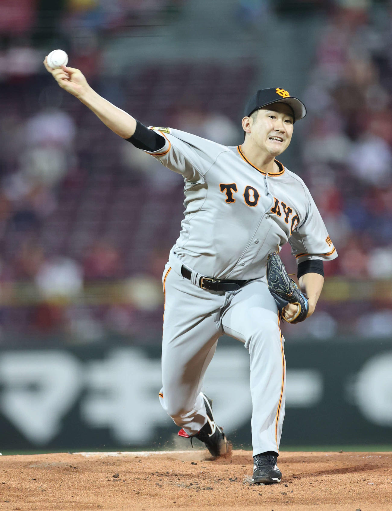 広島対巨人　力投する巨人先発の菅野（撮影・河野匠）