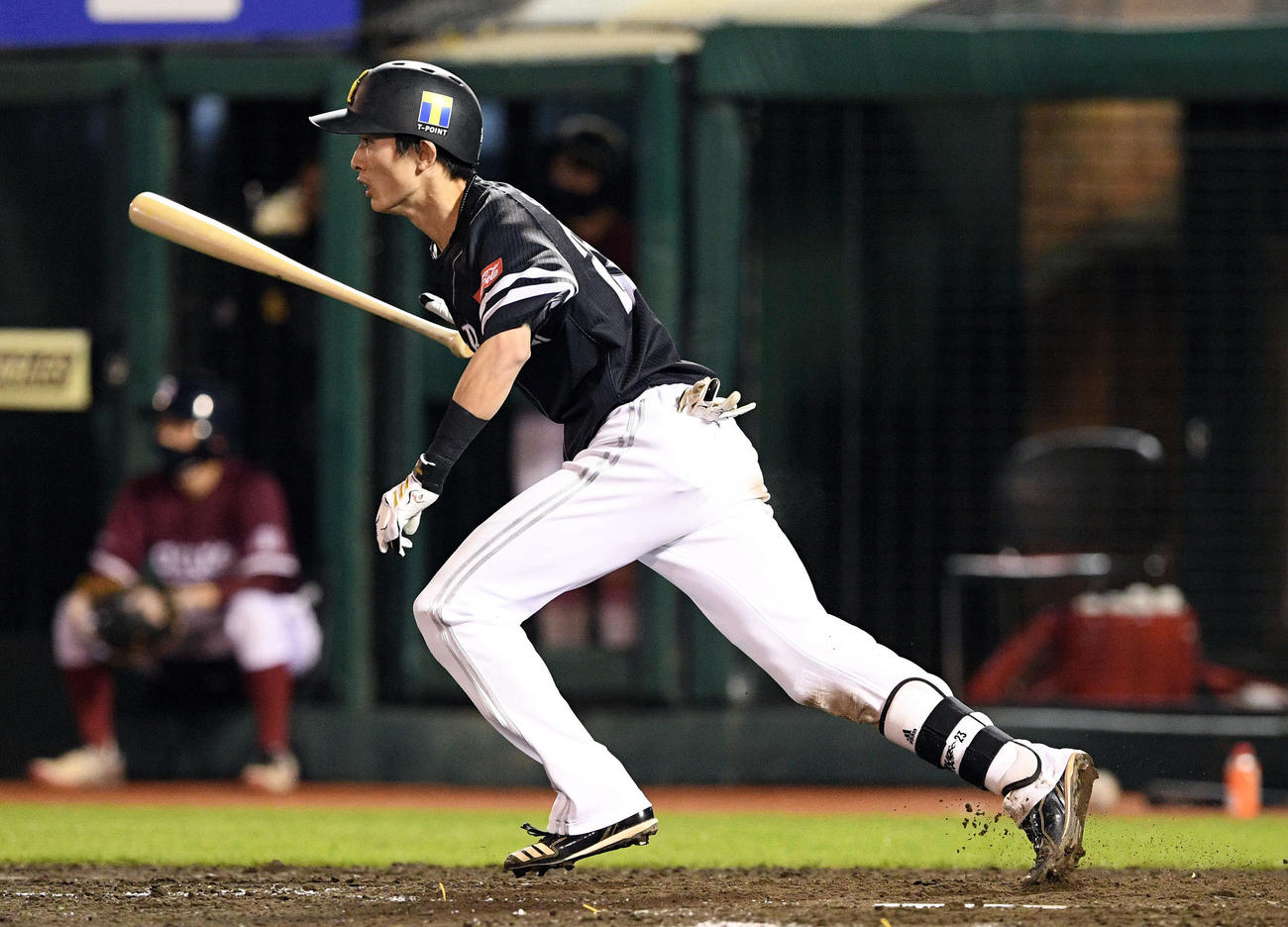 楽天対ソフトバンク　5回表ソフトバンク2死二、三塁、周東は右前適時打を放つ（撮影・滝沢徹郎）