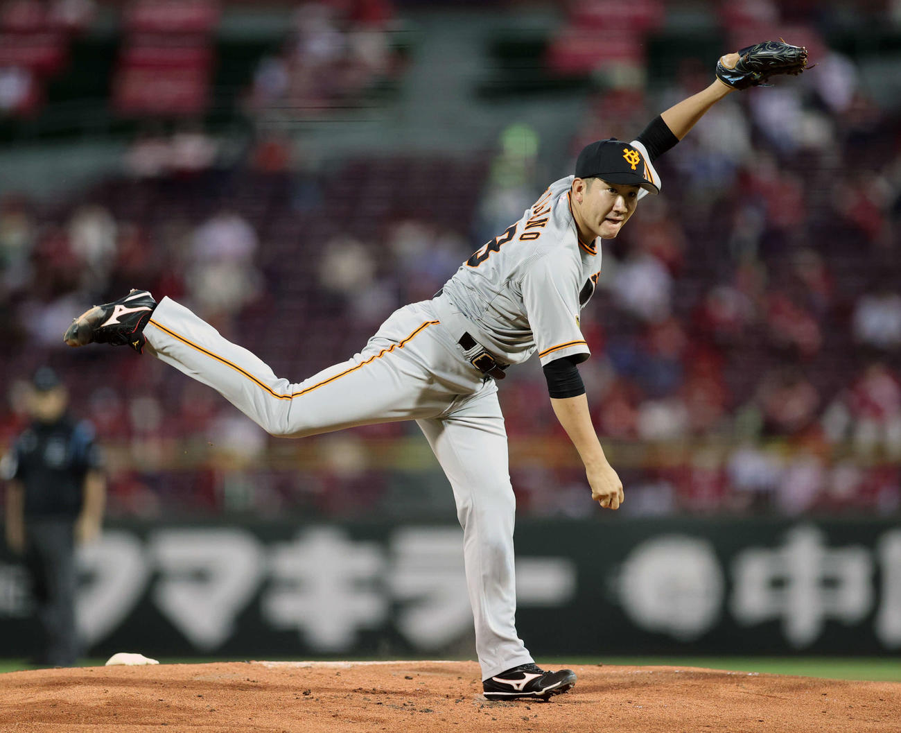 広島対巨人　力投する巨人先発の菅野（撮影・河野匠）