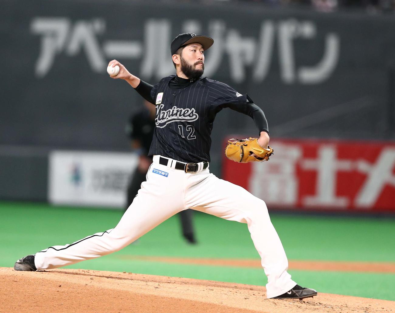 日本ハム対ロッテ　ロッテ先発の石川（撮影・黒川智章）