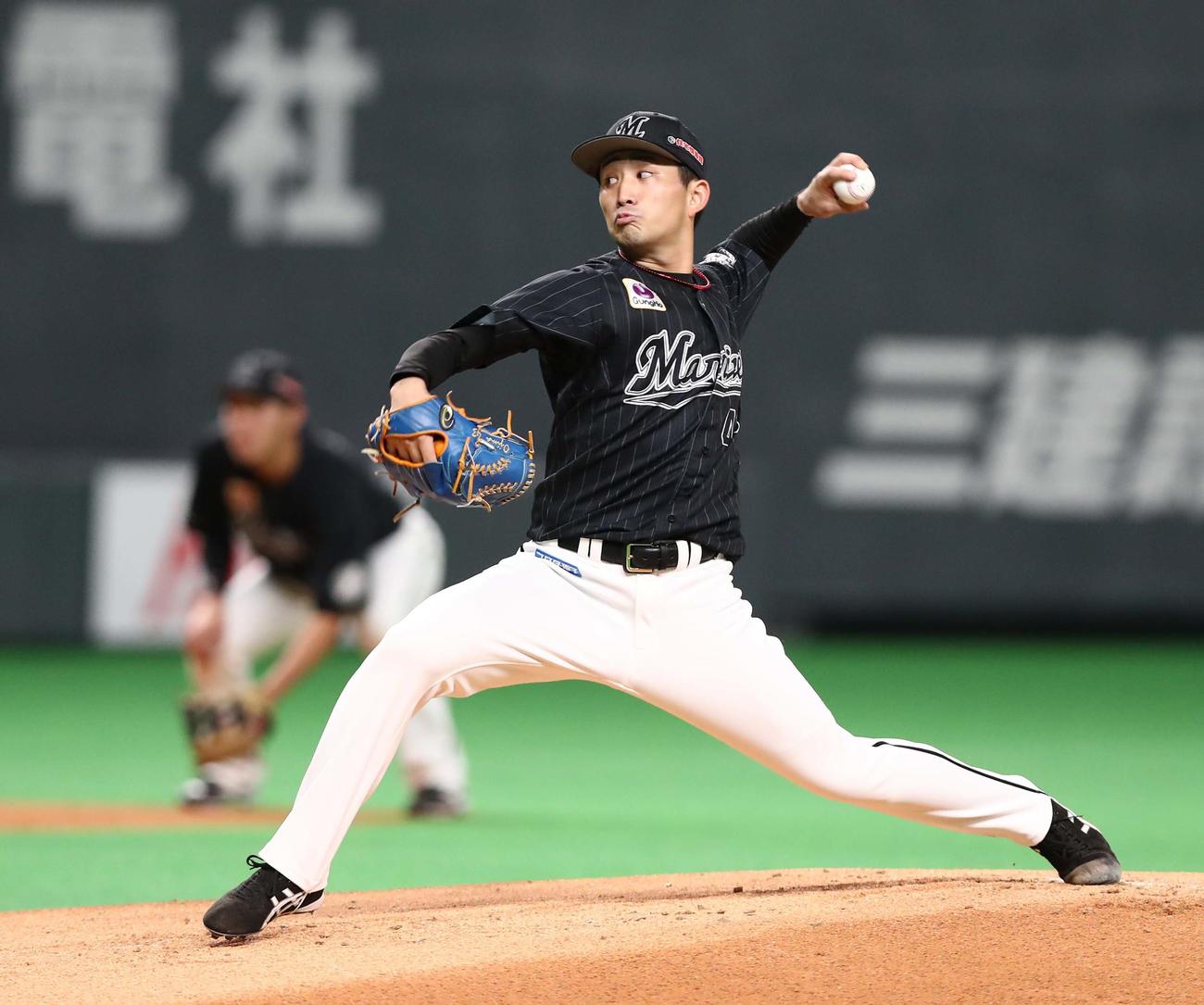 日本ハム対ロッテ　ロッテ先発の小島（撮影・黒川智章）