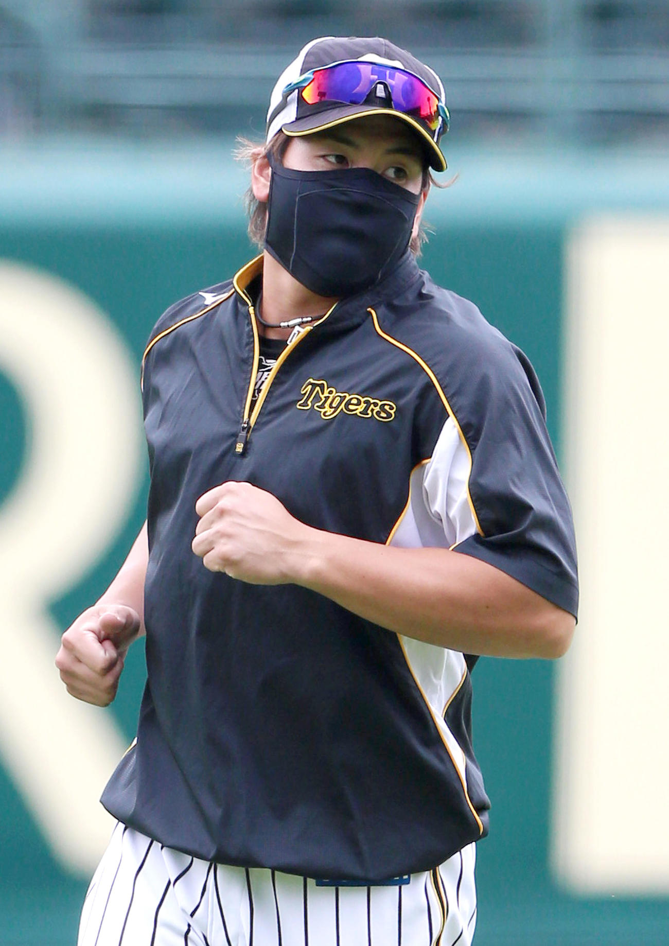 梅野は1軍に合流しアップする（撮影・上山淳一）